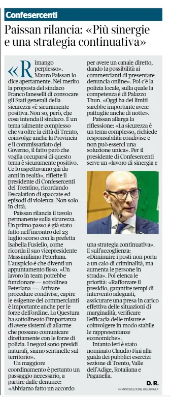 Limmagine mostra un articolo di giornale con il titolo principale Paissan rilancia: Più sinergie e una strategia continuativa, suddiviso in colonne di testo, e una fotografia di un uomo con gli occhiali che indossa una giacca.