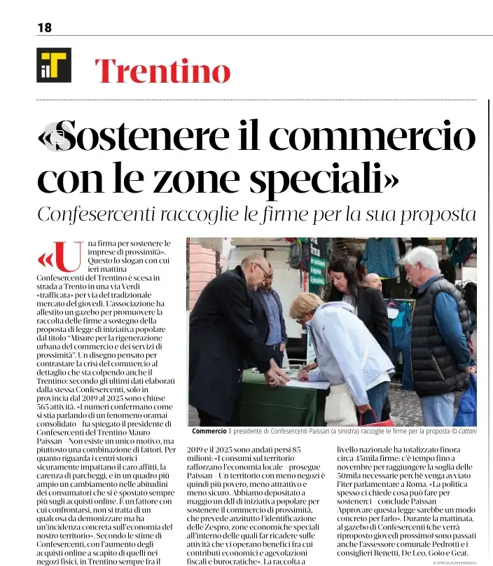 La pagina di un giornale italiano, datata venerdì 18 settembre 2026, presenta un articolo con persone che firmano a un tavolo per sostenere il commercio e un altro che mostra lesterno del carcere di Trento a proposito del sovraffollamento.